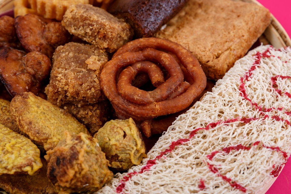 Sri Lankan traditional sweet foods like kokis, kewum, aluwa and aasmi. 