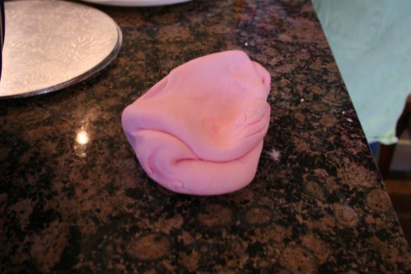 Decorating a cake step 8.