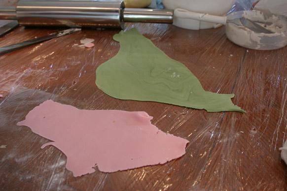 Decorating a cake step 11.