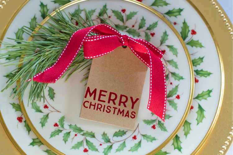 A Christmas table setting with a label saying Merry Christmas.
