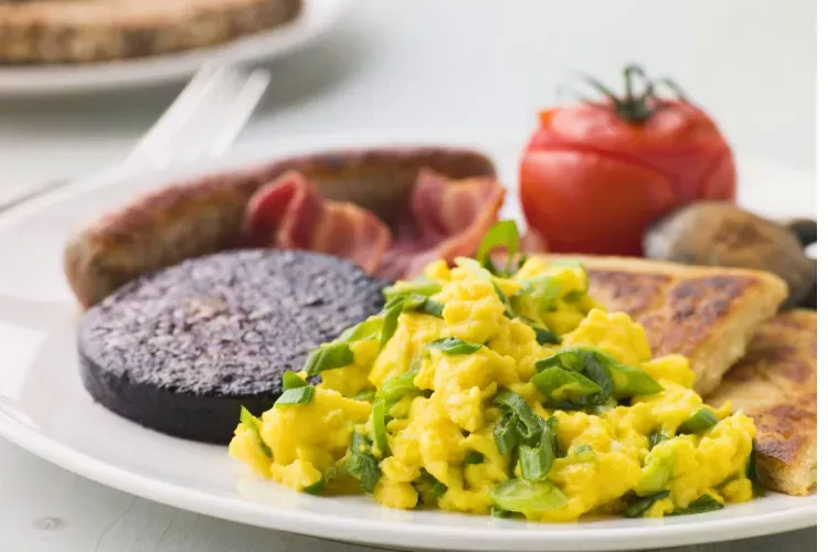 Full Irish breakfast with Irish soda bread.
