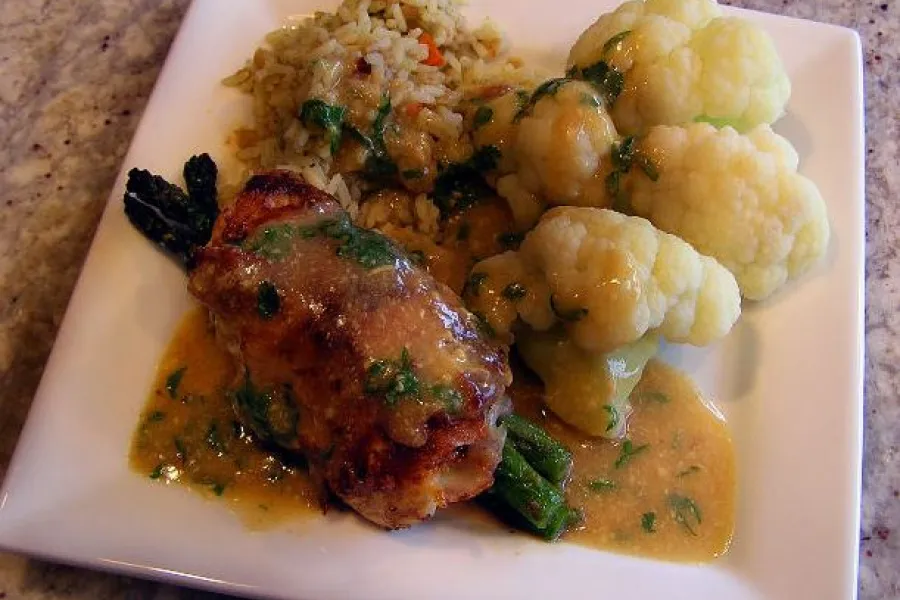 Meat, rice and coliflower on a plate