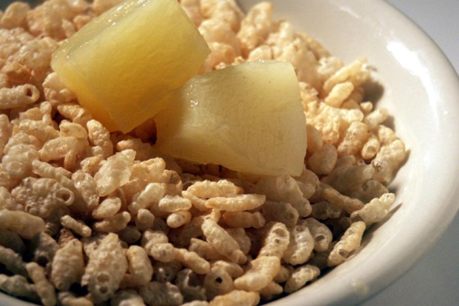 Inflated rice cereal with pineapple.
