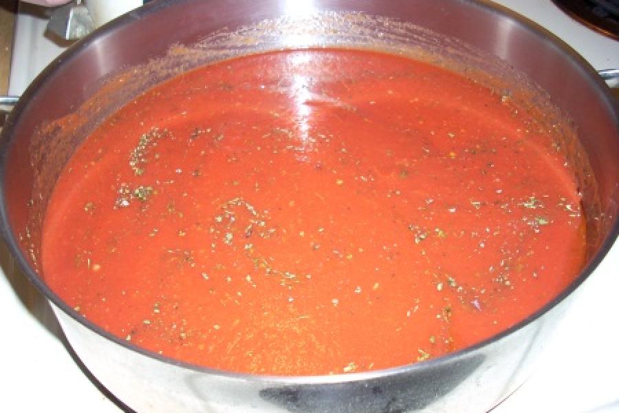 Already mixed tomato sauce.