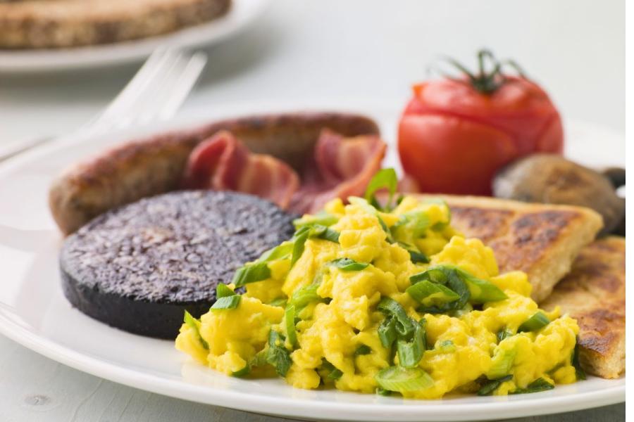 Full Irish breakfast with Irish soda bread.