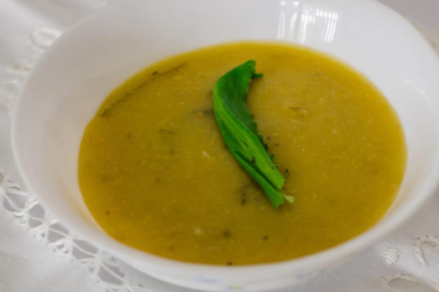 A bowl with green plantain soup.